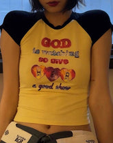 Gott sieht zu, also gib ihr eine gute Show T-Shirt
